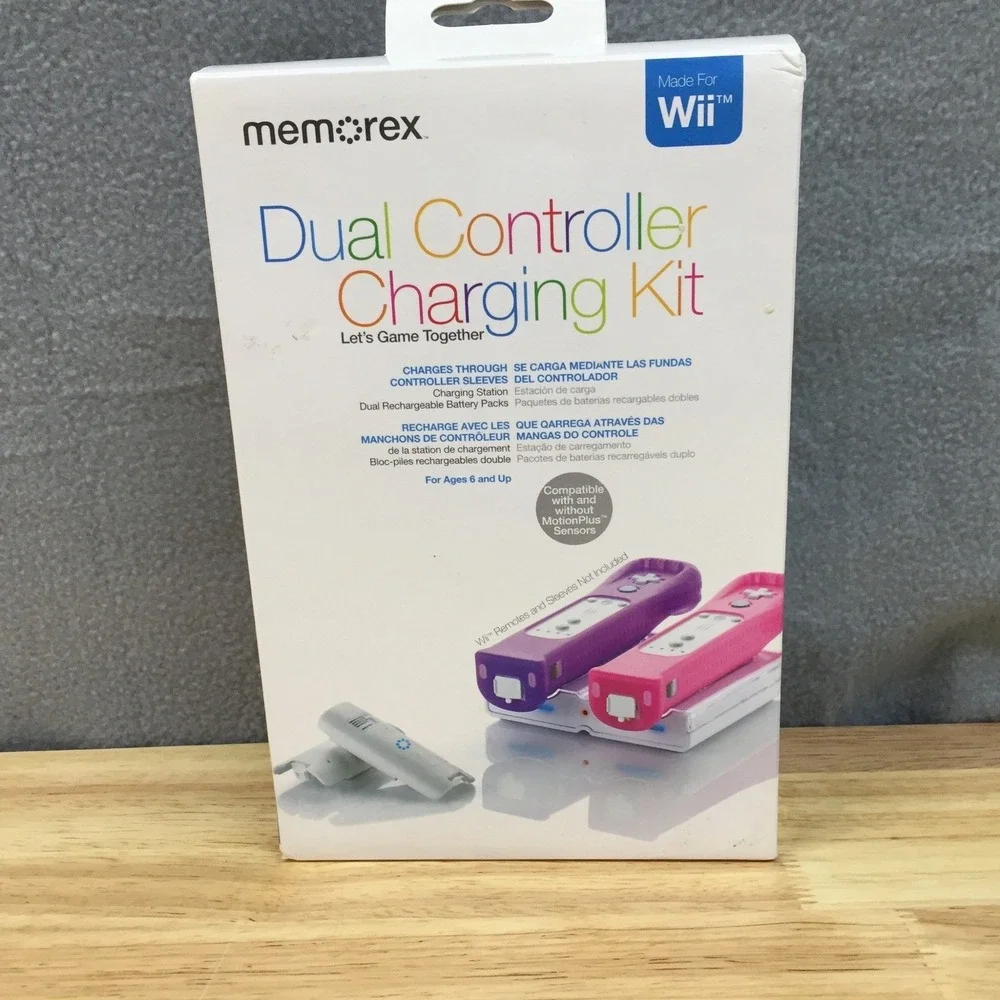 Memorex Dual Controller Charging Kit for Nintendo Wii MCAD10HM White New